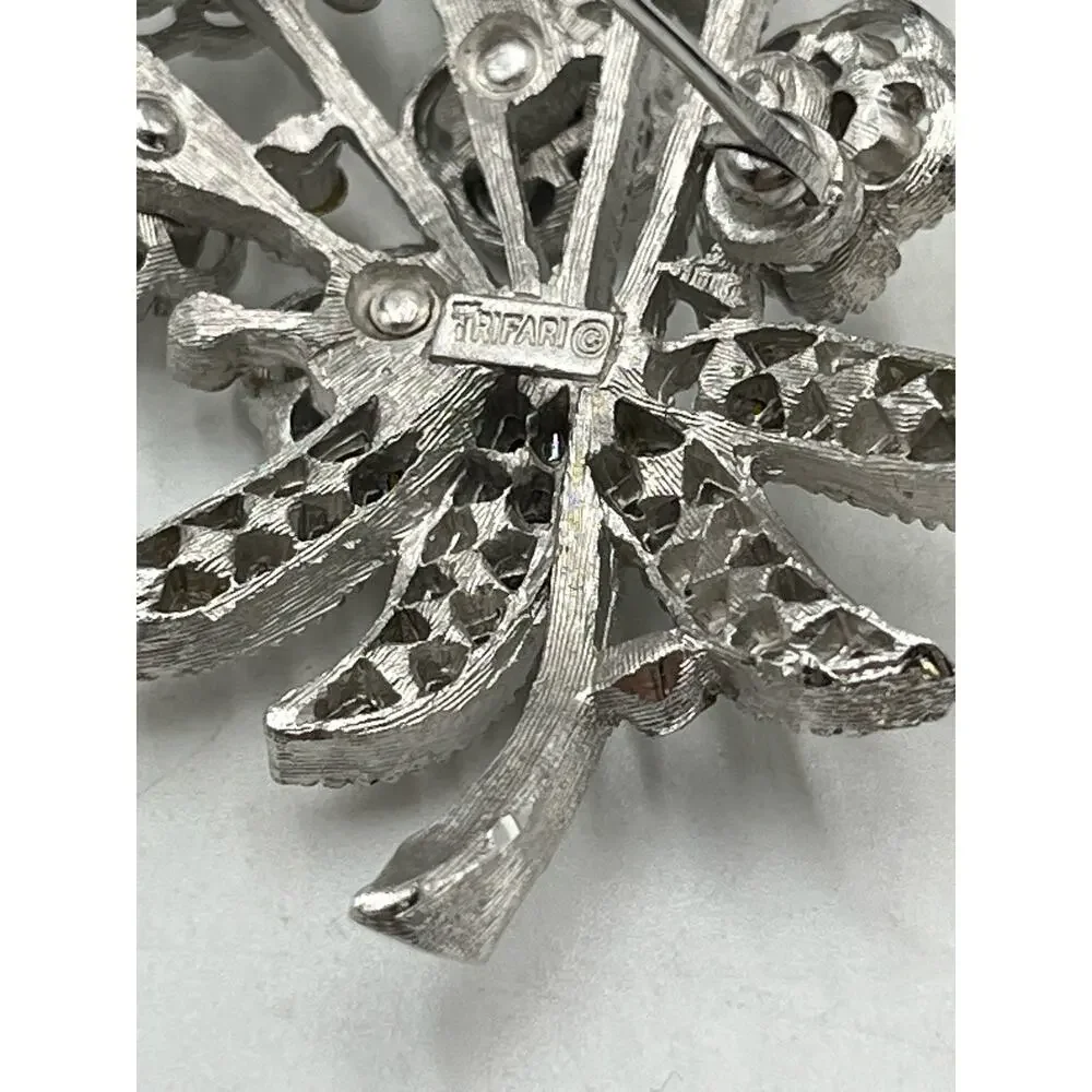 Crown Trifari Vintage Rhinestone Listed Plated‎ Mill Work Floral Bouquet Brooch